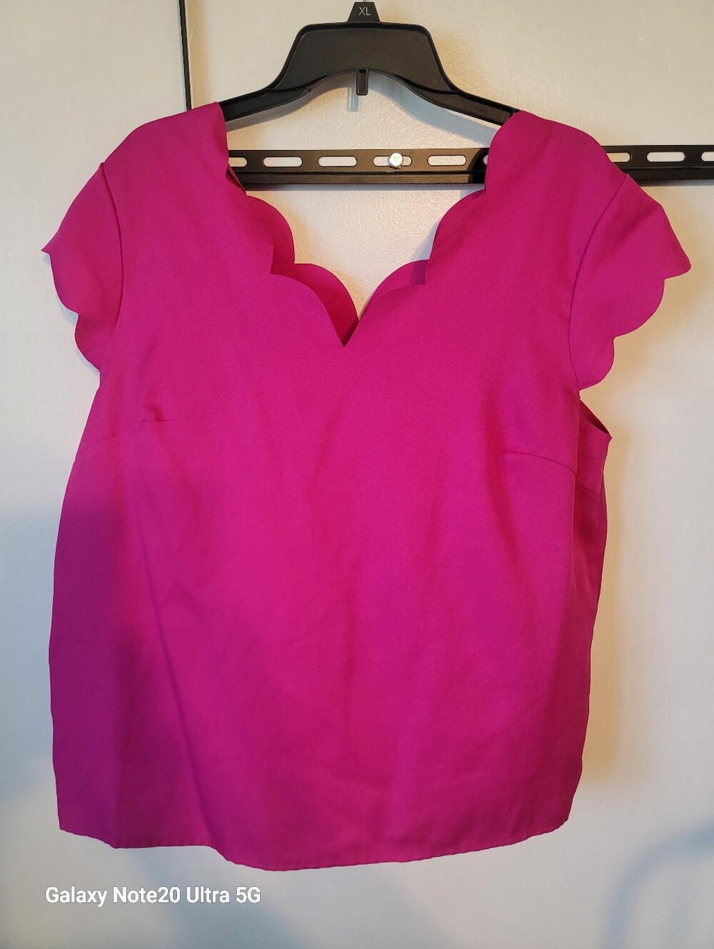 Women's Scallop Neck Cap-Sleeve Top - Fuchsia Pink